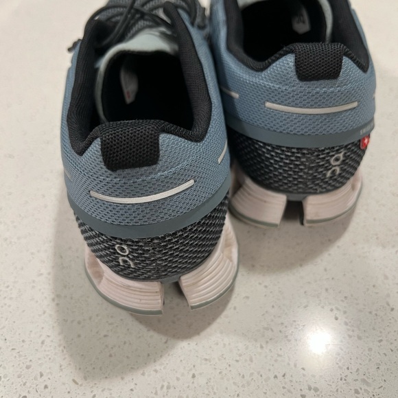 On Cloud women’s running shoes   7.5 blue/ grey athletic shoes. - Picture 6 of 9